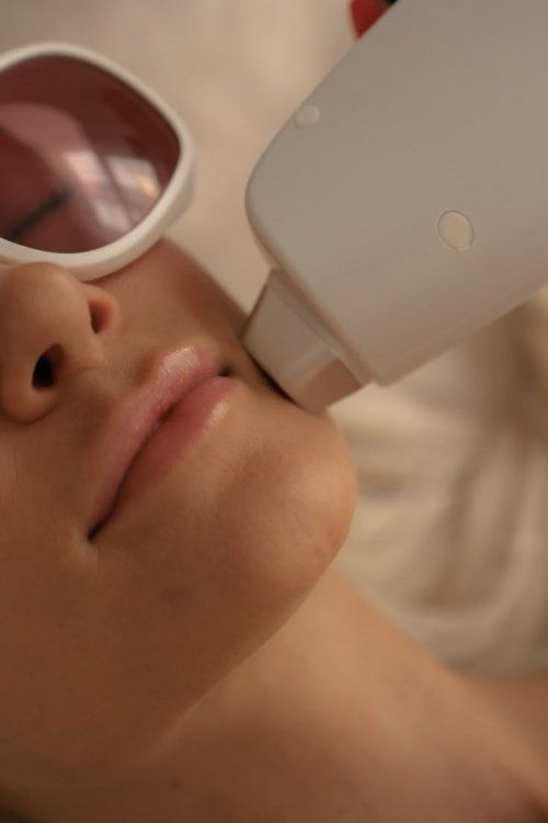  

Depilación para mujer y hombre

La Depilación es la técnica de extracción del vello de raíz, la realizamos con cera tibia de roll on y cera semi caliente especial para zonas sensibles.También disponemos de la última tecnología en DEPILACIÓN LÁSER ALEJANDRITA y DIODO, con esta técnica conseguímos destruir la raíz del vello a través de luz láser o pulsada. Se puede realizar desde la adolescencia. 
Los precios son a la carta, personalizados según zona. Ofrecemos Packs de varias zonas con promoción.
 